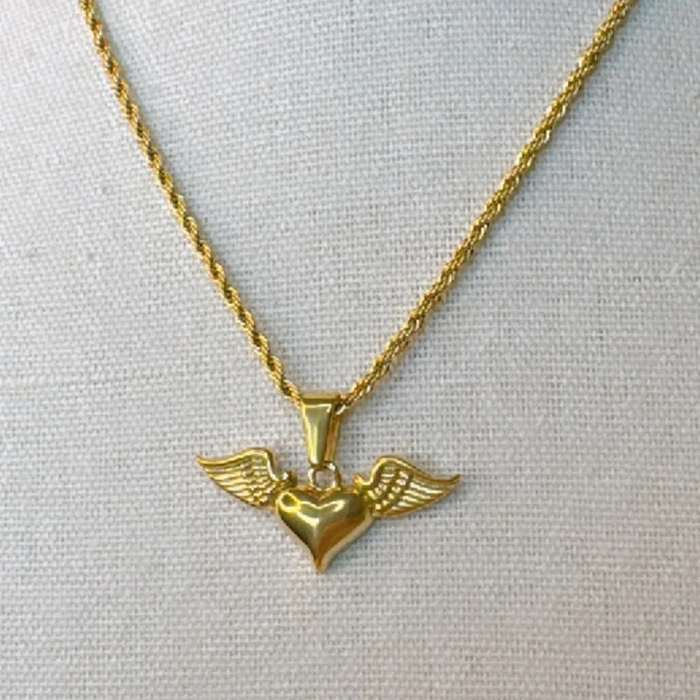 Stainless angel wings on 18kt gold plated 17.5” chain - Picture 5 of 6